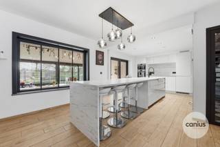 Maison individuelle rénovée avec 4 chambres et jardin agréable à vendre à WalshoutemCette belle maison individuelle des années 60 a fait l'objet...