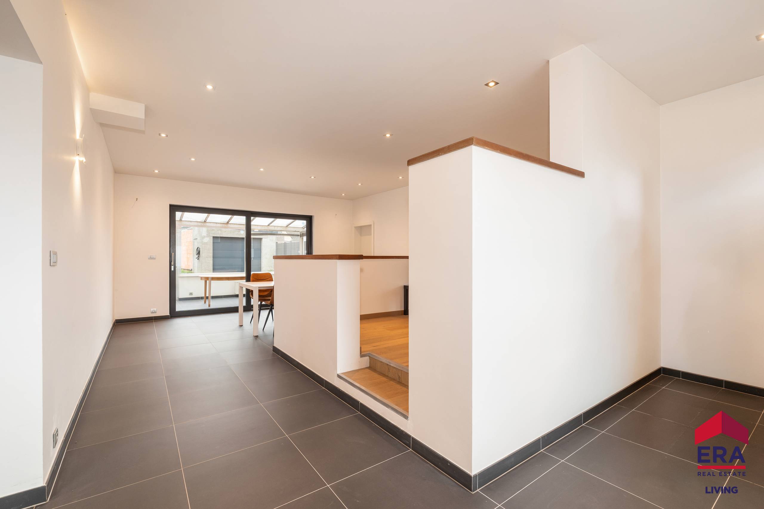 Gerenoveerde gezinswoning met 5 slaapkamers, garage en tuin - foto 5