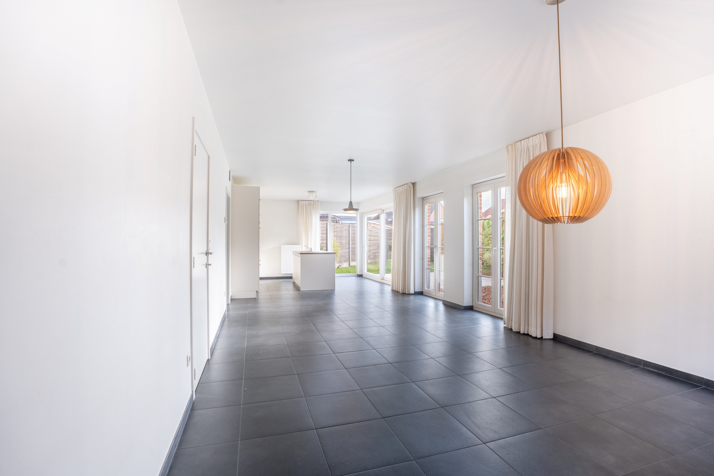 Mooie hoekwoning met 3 slaapkamers en tuin, vlakbij centrum Hulste. - foto 3