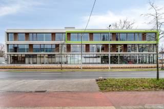 In Zwevegem treffen we deze kantoren vlak bij af- en oprittencomplex E17  ZwevegemKantoorruimte van 273 m2  met zeer vlotte verbinding naar E17 en...