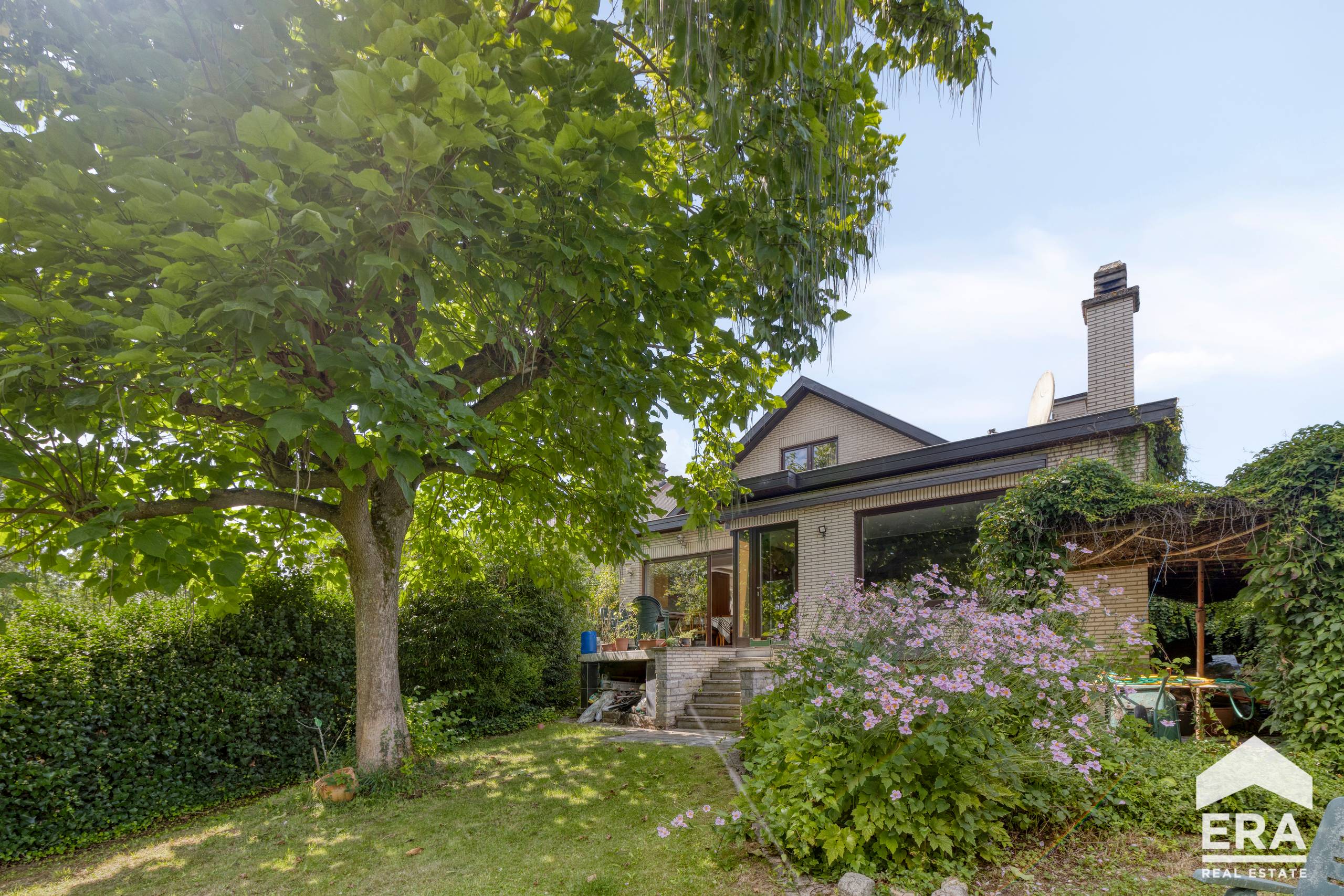 House for sale in Dilbeek with 6 bedrooms - photo 2