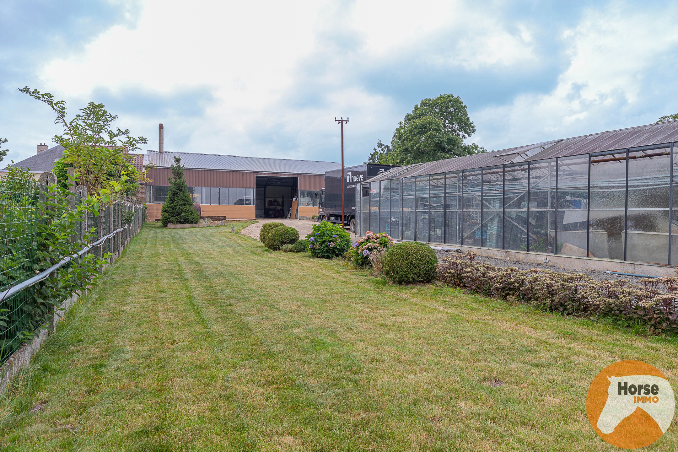 ERPE-MERE - Goed onderhouden woning met magazijn en serres - foto 3