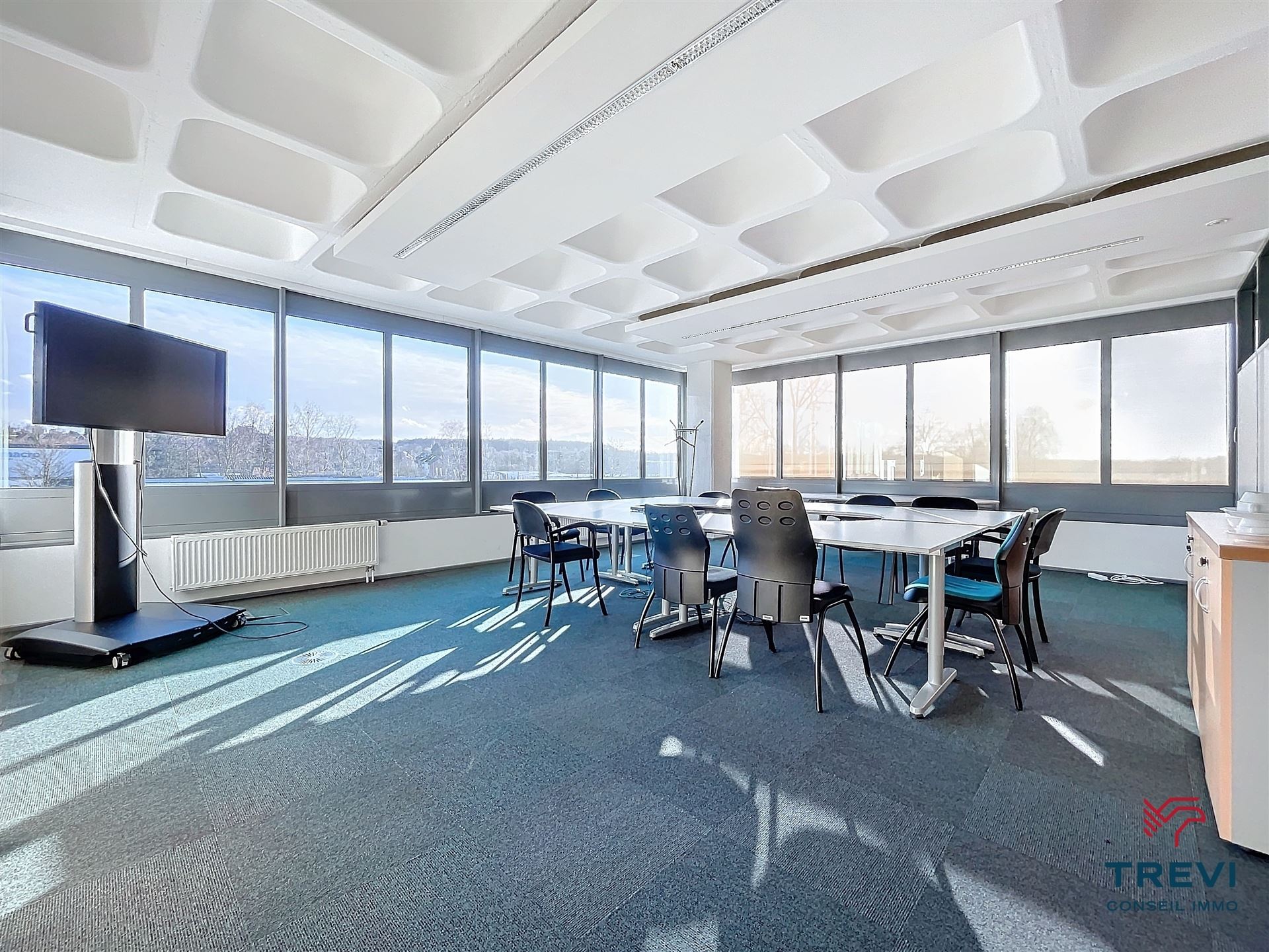 Commercial for rent in Wauthier-Braine - photo 2