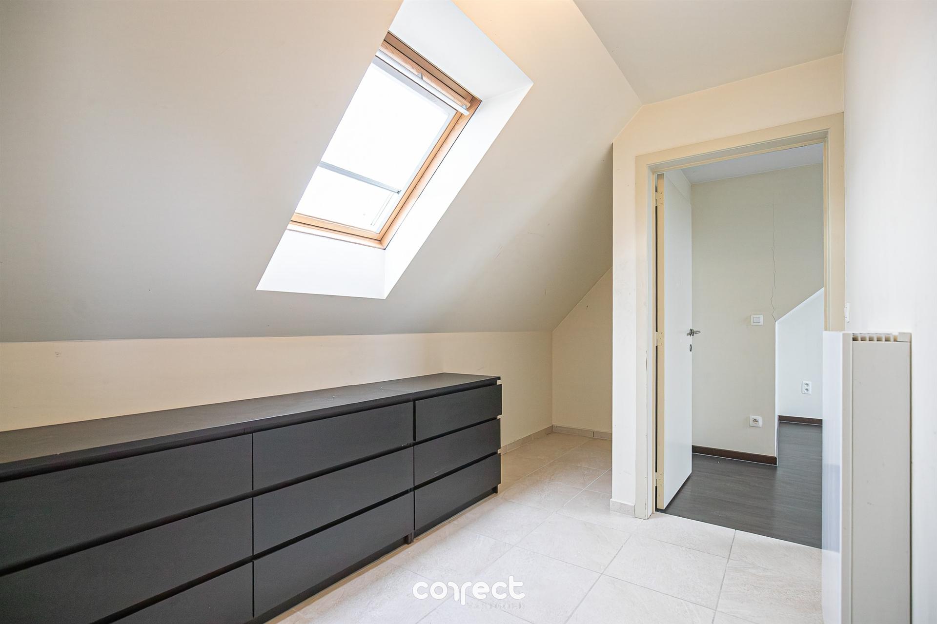 Instapklaar appartement met 3 slaapkamers en terras. - foto 5