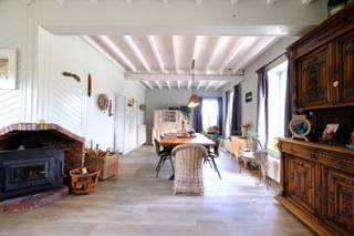 Deze ruime en karaktervolle woning, gelegen op de Lapseheide 44 in Tessenderlo, biedt het perfecte evenwicht tussen comfort, lichtinval en...