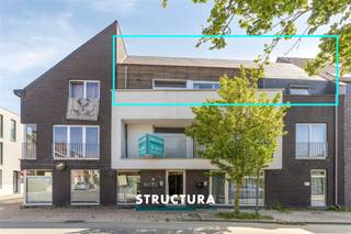 Vous recherchez un appartement d'investissement intéressant ou un logement confortable bénéficiant d'une situation centrale ? Cet appartement soigné situé au deuxième étage, en plein cœur de Wolvertem, mérite assurément votre attention. Grâce à sa construction récente (2011), son installation électrique conforme, son agencement fonctionnel et sa agréable terrasse orientée sud-ouest, il constitue une excellente opportunité. L'appartement est actuellement loué au prix de 869,79 €/mois. CompositionDeuxiéme étage: Hall d'entrée, lumineux séjour avec cuisine ouverte, débarras, salle de bains avec baignoire, deux chambres d'environ 10,7 m² et 8 m², ainsi qu'une agréable terrasse orientée sud-ouest.Caractéristiques - Appartement situé au deuxième étage- Année de construction : 2011- Deux chambres- Terrasse orientée sud-ouest- Installation électrique conforme- Situation centrale au cœur de Wolvertem- Actuellement loué au prix de 869,79 €/mois- Idéal comme investissement ou pour une occupation personnelle- Mesures reprises au registre des mesures: nonVous recherchez un appartement prêt à emménager ou un investissement sans souci dans un emplacement de premier choix ? Contactez Structura pour plus d'informations ou pour organiser une visite au 02/460.80.46 ou via info@structura.be.