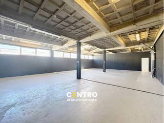 Benaderende AFMETINGEN: 10m x 30m of 300m² - uitbreidbaar (tot maximaal 750m²)Met gemeenschappelijke inkomhal, voorzien van sanitaire voorzieningen...
