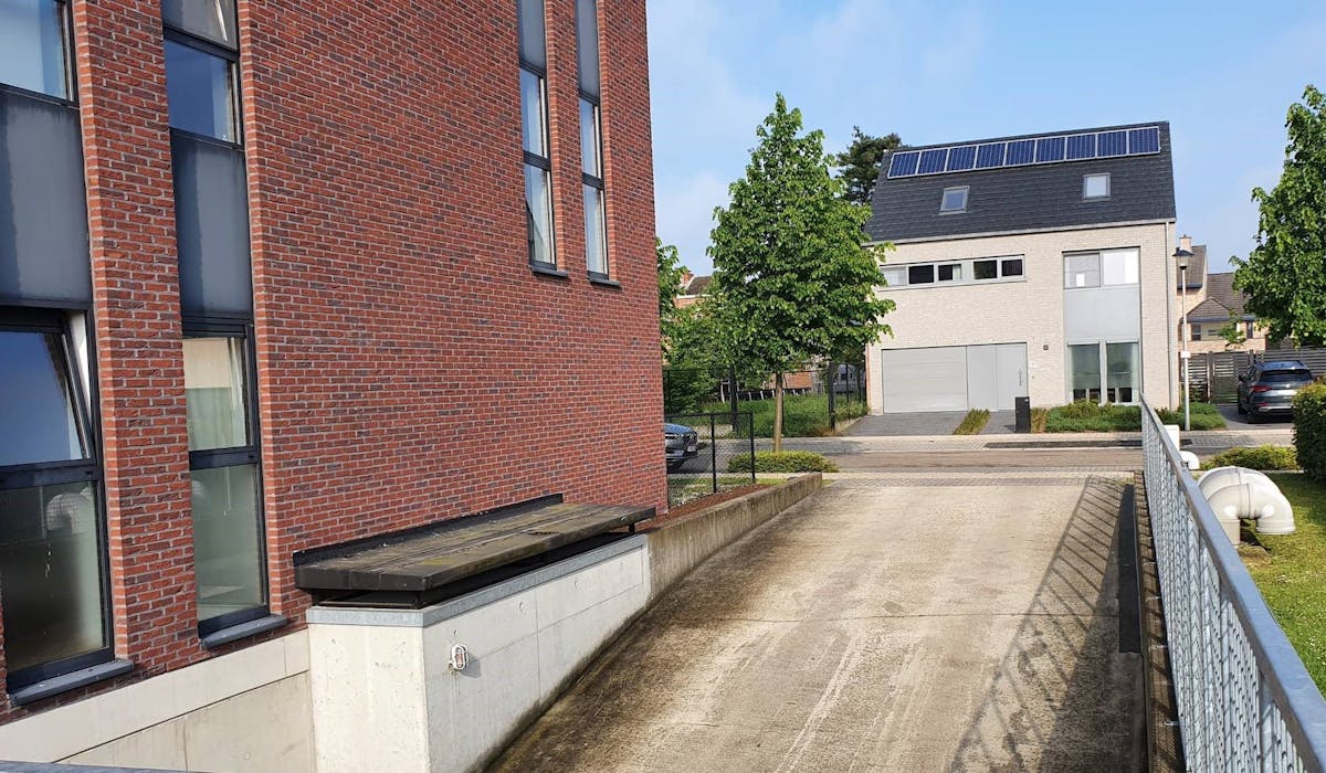 Spacious underground parking space for rent in Hasselt - photo 4