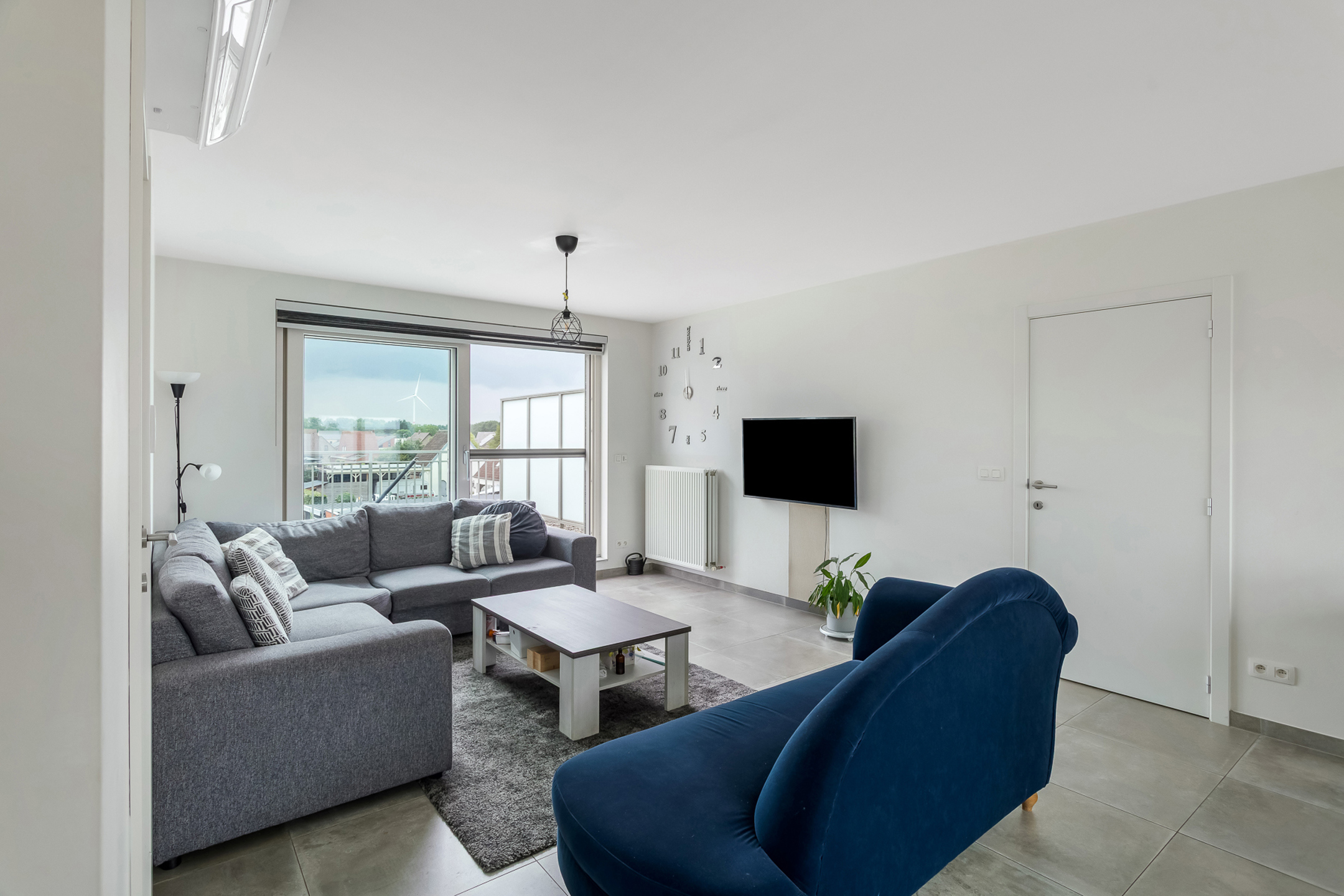 Recent appartement met twee slaapkamers en groot terras. - foto 4