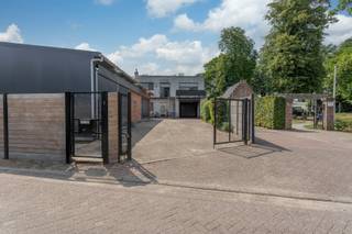 In het hart van Essen een pand met enorm veel mogelijkheden opgedeeld in een woning ca. 115m² en magazijnen ca. 300m².Het potentieel na grondige...