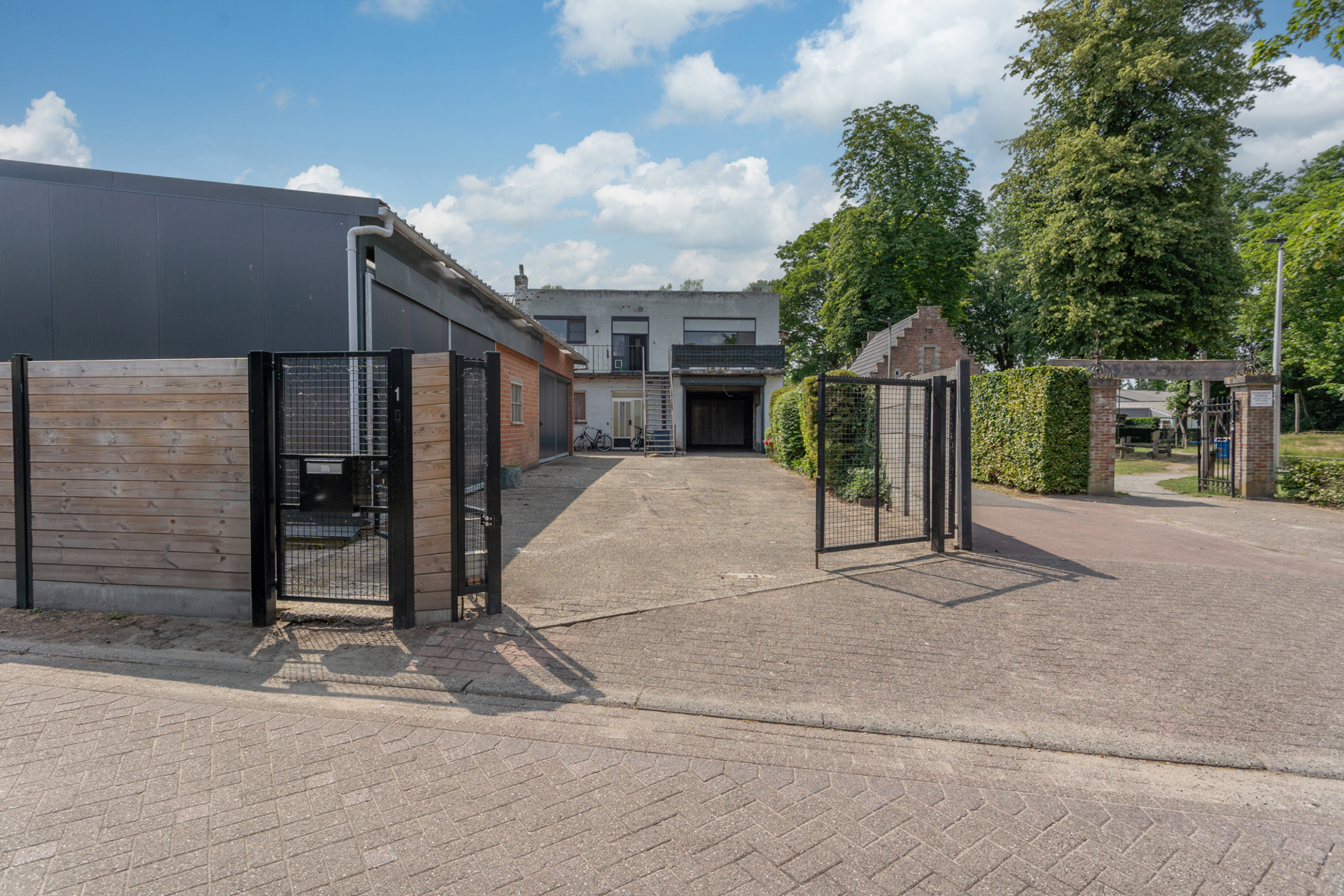 UITZONDERLIJK WOONHUIS MET MAGAZIJN (300m²) - foto 1