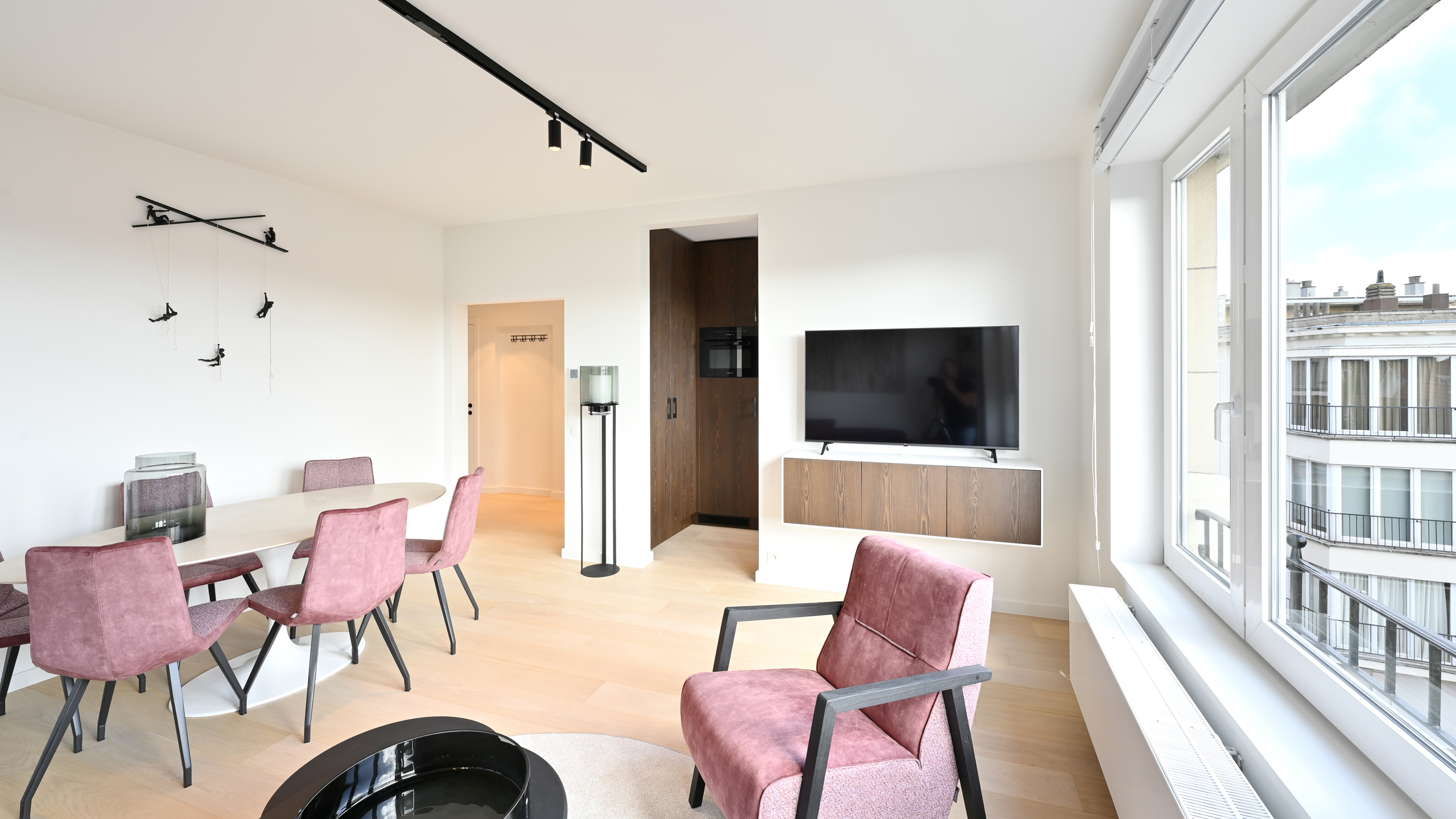 Volledig gerenoveerd appartement met een uniek zicht over de villa’s te Churchilllaan. - foto 4