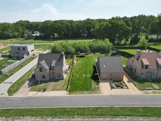 Deze bouwgrond (LOT 3) vinden we terug op een zeer rustige en aangename locatie in Niel-bij-As.Soort bebouwing: Half-open bebouwingOriëntatie...