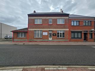 Gelijkvloerse kantoren groot 108 m² met voldoende parking op eigen terrein. Deze kantoren zijn gelegen in het centrum van Kuringen en vlakbij de...