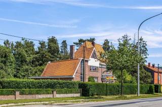 Ben je liefhebber van bijzondere architectuur en vind je de sierlijke art deco stijl ook zo geweldig? Deze prachtige, te renoveren villa zal je...