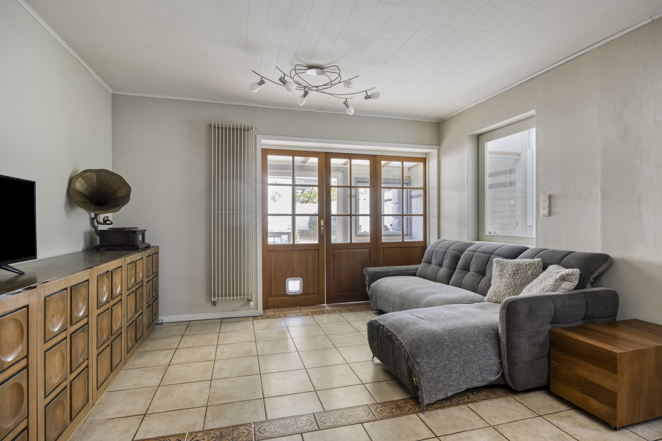 Ruime rijwoning op uitstekende locatie  - foto 2