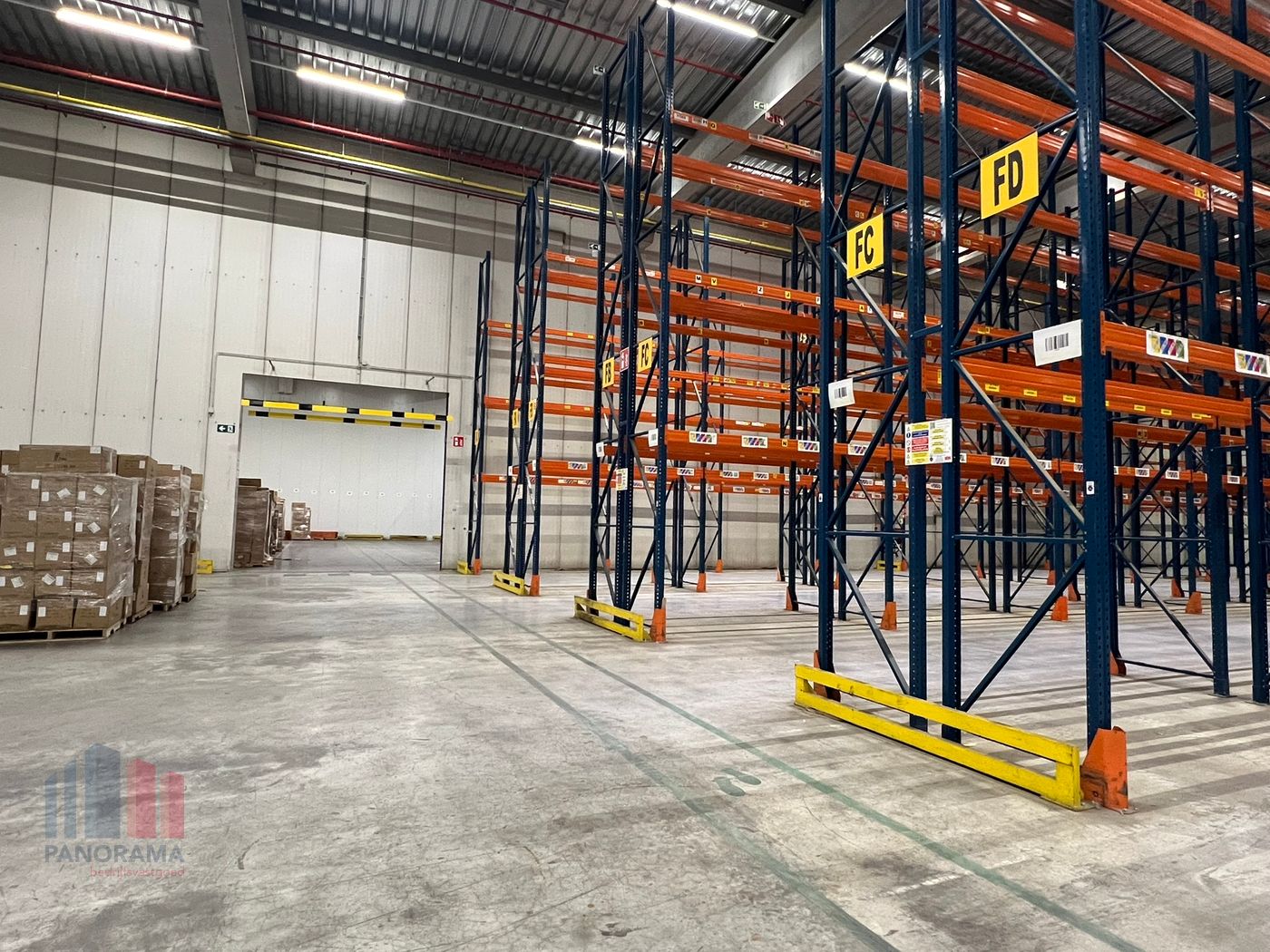 9,255 m² logistics warehouse with 10 loading docks near the A12 motorway - photo 5
