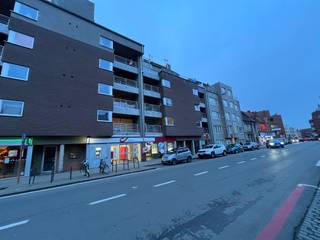 Roeselare: appartement met 2 slaapkamers te koop.Indeling:Het appartement bestaat uit een inkomhal, toilet, living, keuken, berging, 2 slaapkamers,...