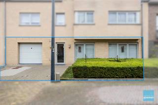 Mooi ruim appartement met 3 slaapkamers, leuke tuin en grote garage, gelegen aan het einde van een rustige straat.De supermarkt, slager, bakker en...