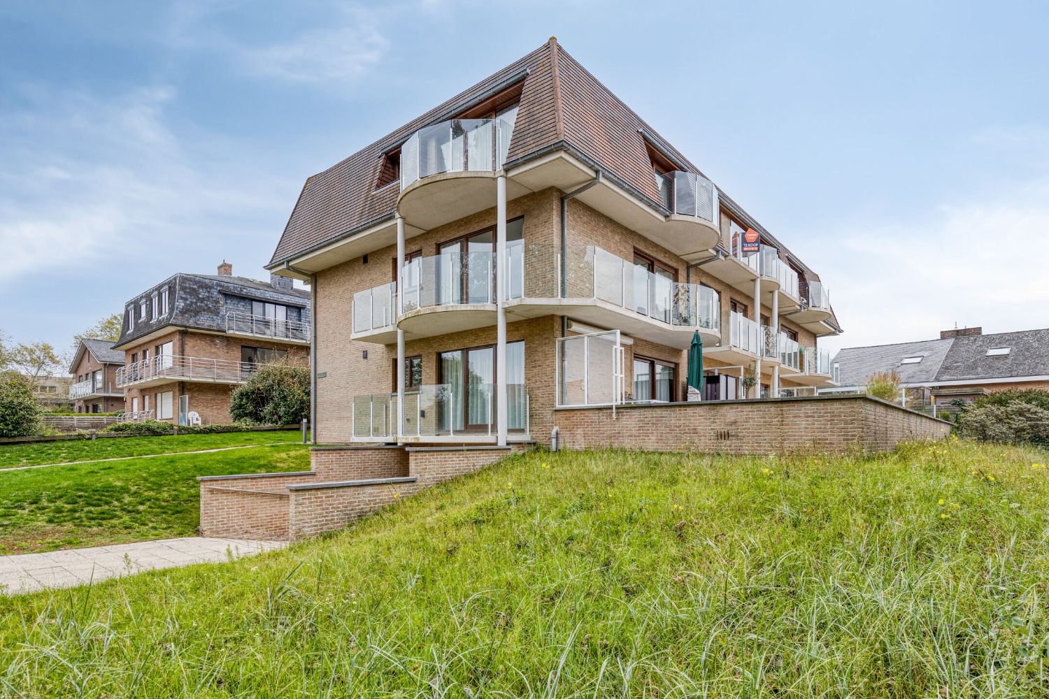 Appartement met zonnig terras, ruime zolderkamer en prachtig zicht! - foto 1