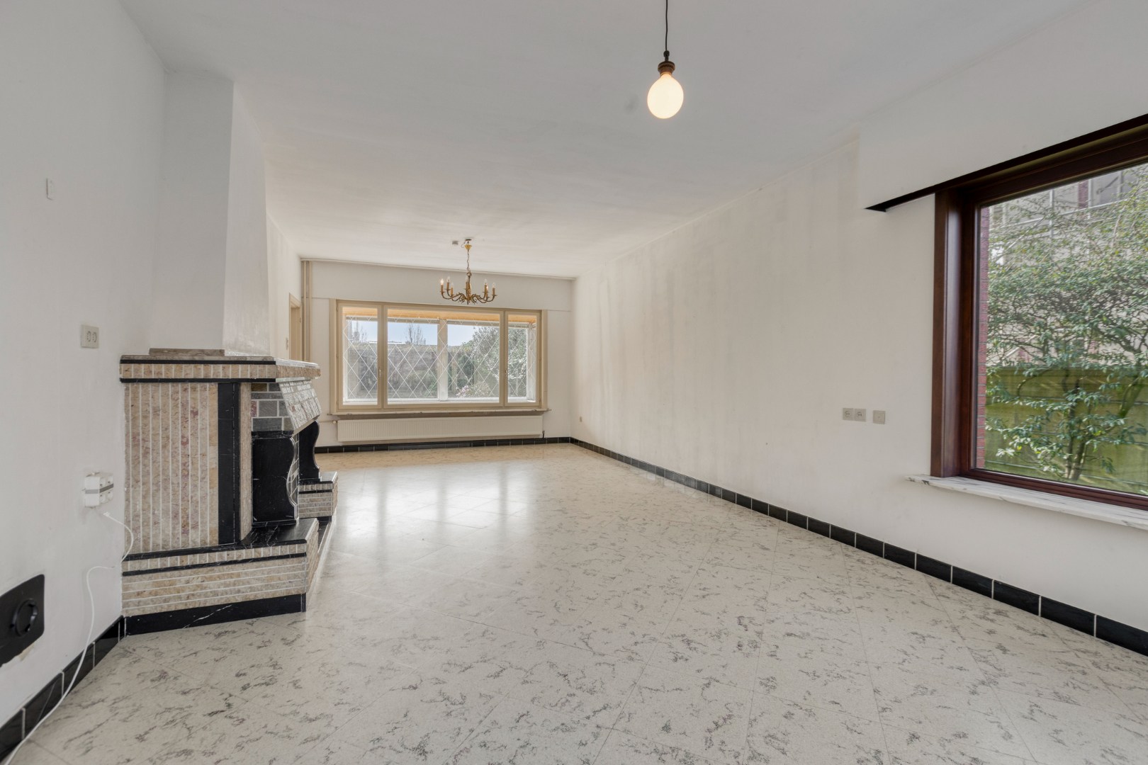 Gunstig gelegen woning met oa 3 slpks op een mooi perceel van 742 m². - foto 3