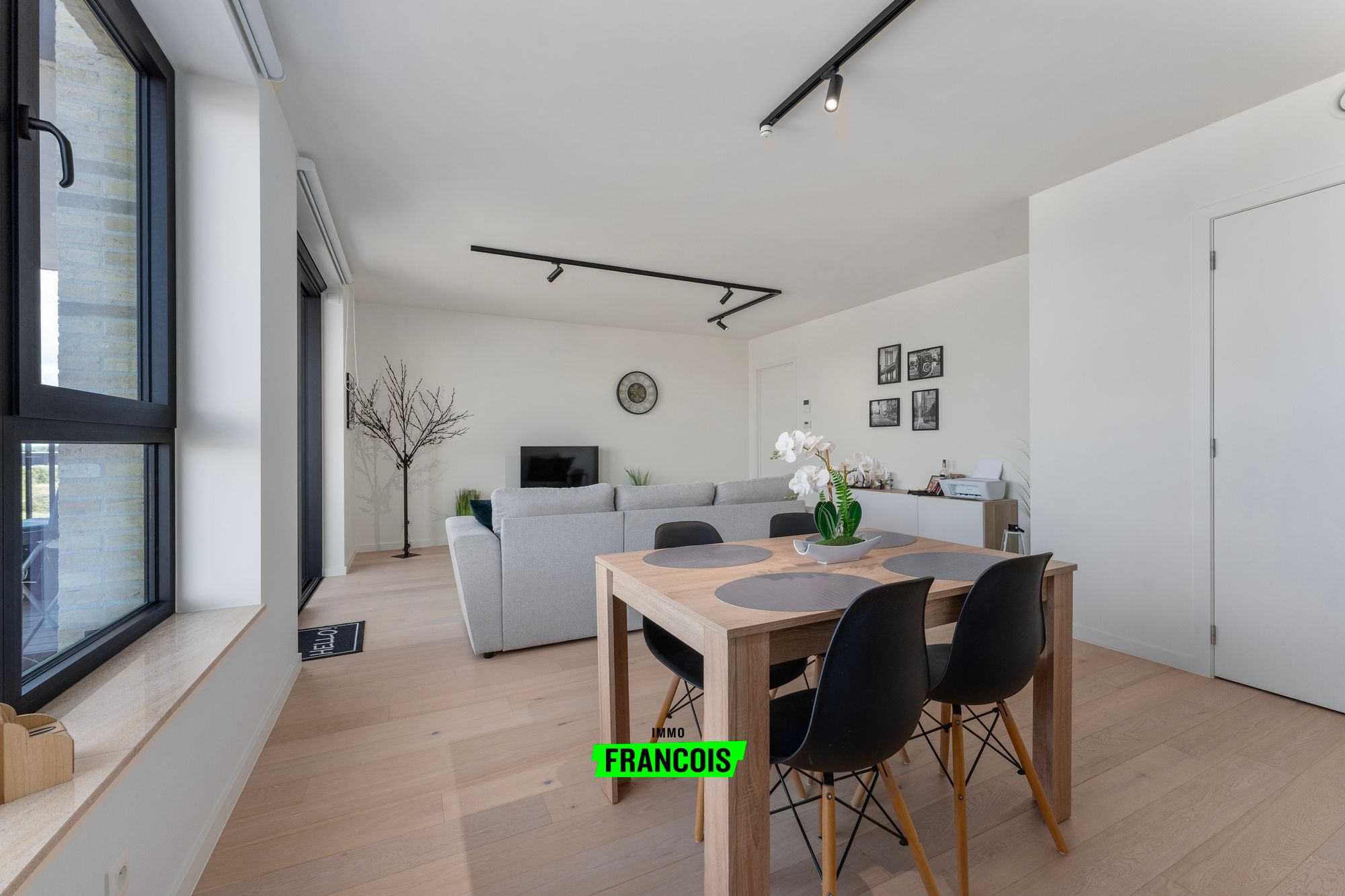 Recent 1-slaapkamerappartement met ondergrondse parkeerplaats in hartje Veurne! - foto 2