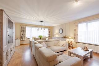 Bent u op zoek naar een perfect onderhouden appartement met 3 slaapkamers in Sint-Niklaas? Dan is dit zeker iets voor u.U bevindt zich in...