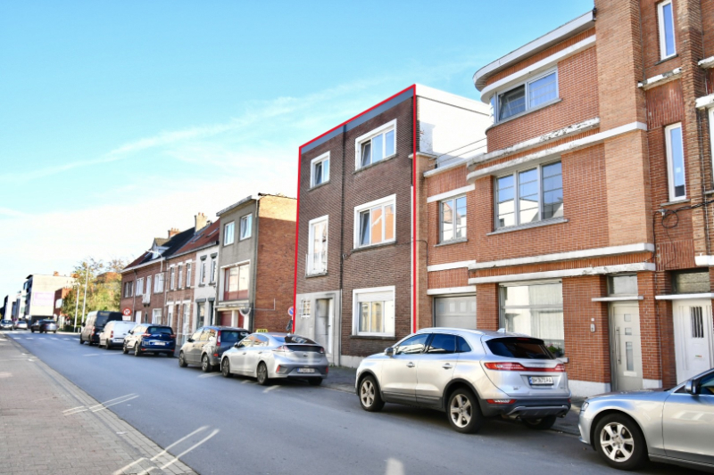 Statig burgerhuis met 3 bouwlagen nabij centrum Zele - foto 1