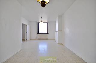 Deze charmante woning geniet van een uitstekende locatie, die rust en comfort combineert. Met een prachtig verzicht voor- en achteraan de woning,...