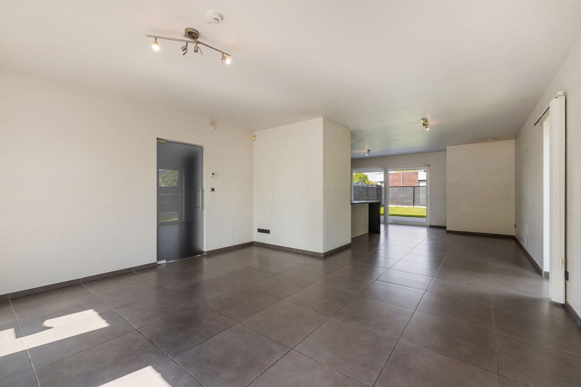 Ruime gezinswoning met 3 slaapkamers en 2 badkamers op een absolute toplocatie - foto 2