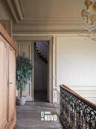 Exclusief herenhuis met handelspand op toplocatie te Aalst Doe een bod vanaf  1.100.000€  Dit prestigieus herenhuis is gelegen op het Keizersplein...