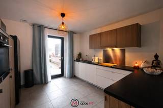 Dit ruime gelijkvloerse appartement is gelegen in de Vandermarckestraat 6 te Lummen en beschikt over een bewoonbare oppervlakte van maar liefst...