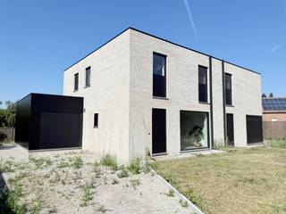 Project Tabaksveld bestaat uit 2 tijdloze en kwalitatieve halfopen woningen. De woningen zijn gelegen op het einde van een doodlopende straat in...