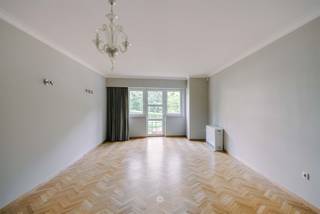 <p><span>SINT-DENIJS-WESTREM - Mayflower serviced by Time 4 Quality</span></p><p><span> </span></p><p><span>Dit appartement met twee slaapkamers maakt deel uit van residentie Mayflower, een woonconcept met hotelfaciliteiten waar alle generaties welkom zijn. De dienstverlening door Time 4 Quality draagt bij aan het comfort, de leefbaarheid en de gemeenschapszin binnen de residentie. </span></p><p><span> </span></p><p><span>De belangrijkste troeven in een notendop: </span></p><ul><li><span>Ruim appartement met 2 slaapkamers en 2 badkamers</span></li><li><span>Woonconcept met hotelfaciliteiten voor alle generaties</span></li><li><span>Verplichte dienstverlening door Time 4 Quality</span></li><li><span>Kelderberging en ondergrondse staanplaats inbegrepen</span></li><li><span>Meer informatie over de verplichte dienstverlening: <span>Time 4 Quality - Beheersinstantie van assistentiewoningen</span></span><span> </span></li><li><span>EPC label B</span></li></ul><p><span> </span></p><p><span>Indeling van het appartement: </span></p><p><span>Inkomhal met ingemaakte vestiaire en apart gastentoilet. Leefruimte, comfortabele keuken, praktische berging, badkamer met douche in bad, lavabo en toilet, twee slaapkamers waarvan één met ensuite douchekamer.</span></p><p><span> </span></p><p><span>Een ondergrondse staanplaats en kelderberging zijn inbegrepen in de prijs. </span></p><p><span>Een tweede ondergrondse staanplaats kan bijkomend aangekocht worden voor €30.000 . </span></p><p><span> </span></p><p><span>Belangrijk:</span></p><p><span>Richtprijs: €265.000</span></p><p><span>EPC: B </span></p><p><span> </span></p><p><span>Interesse in dit appartement met bijhorend verplicht dienstenaanbod? Contacteer ons via <span>destelbergen@axellenaerts.be</span></span><span> of 09/219.08.77</span></p><p><span>Rondleiding op afspraak. </span></p>