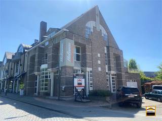 Ruim handelspand met bovengelegen woning, pal in het centrum van Diepenbeek* Geen renovatieplicht (label D)* Asbestveilig bevonden Dit ruime gebouw...