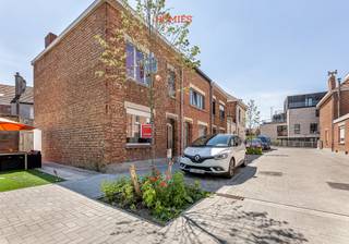 Geen studenten! Deze gezellige woning is gelegen in een zijstraat van de Kapucijnenvoer, op een steenworp van het historisch centrum, het...