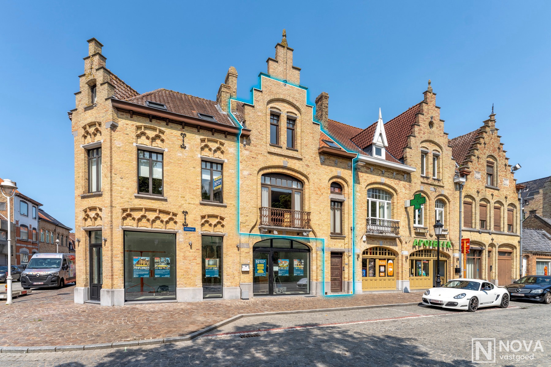 Trapgevelwoning in de historische binnenstad van Nieuwpoort - foto 1