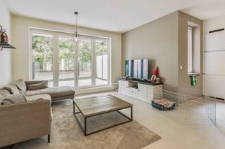 Dit appartement is terug te vinden op de eerste verdieping van een recent gebouw op een centrale locatie vlakbij winkels, scholen en openbaar...