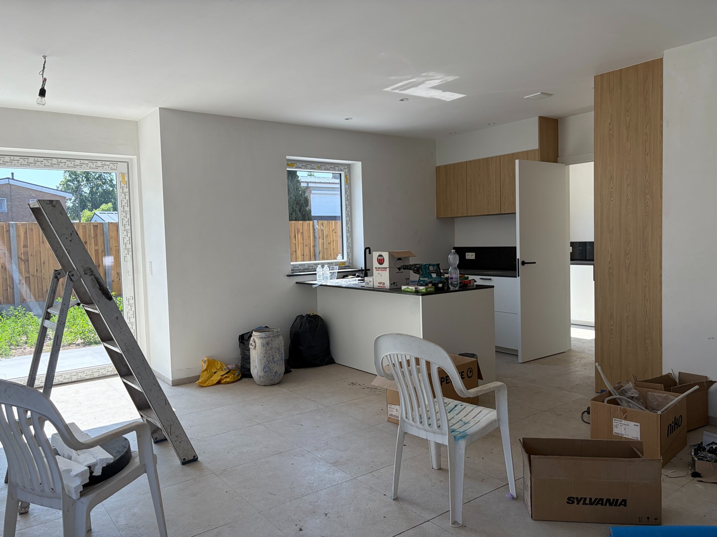 Moderne halfopen woning met 3 slpk, garage en tuin - foto 3