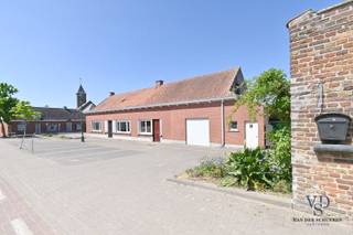 Deze eigendom met mogelijkheden, pal in het dorpscentrum van Meilegem is een echte topper. Voorheen café (met woonhuis), waarbij enige...