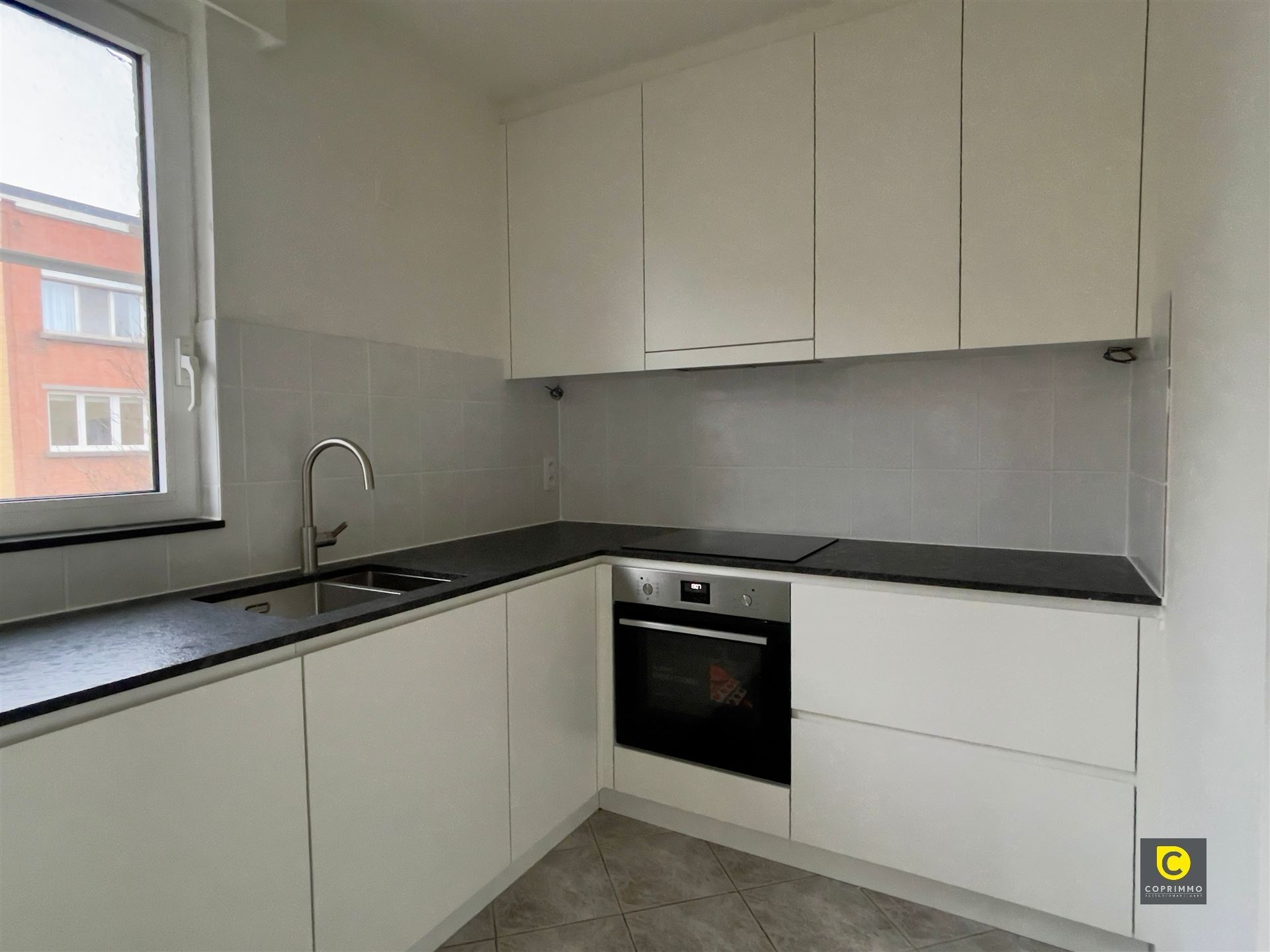 Central 2-bedroom apartment in Antwerp for rent - photo 3