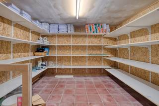 Het pand, dat recent werd vernieuwd en waarvan het dak onlangs werd gerenoveerd, biedt een uitstekende basis voor een succesvolle onderneming...