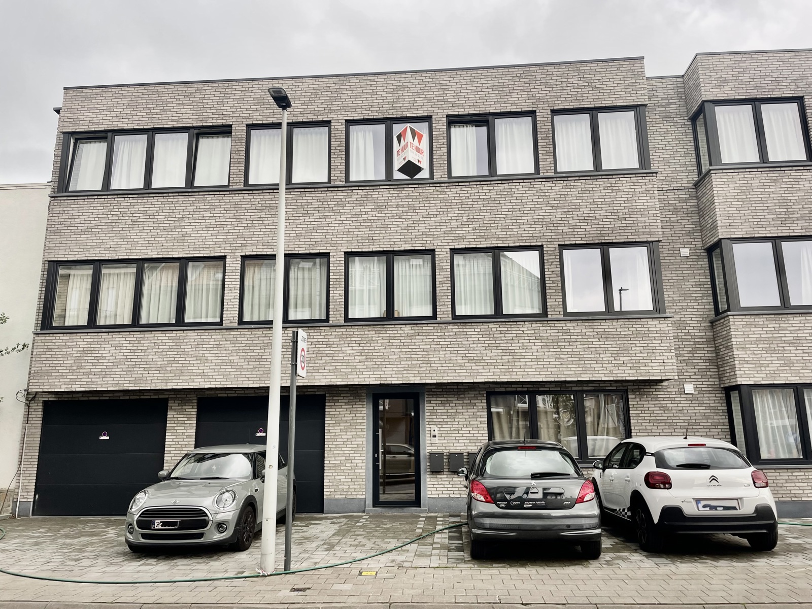 Volledig gerenoveerd en energiezuinig appartement te Aalst! - foto 1