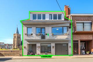 Deze ruime woning te koop in Lombardsijde, gelegen in de Bamburgstraat 21, biedt maar liefst 264 m² bewoonbare oppervlakte en is ideaal als gezinswoning of voor wie veel ruimte zoekt.<br /><br />De woning is opgevat als een bel-étage en beschikt over een zeer ruime inpandige garage (de foto's van de garage werden bewerkt(leeggemaakt) door middel van AI), wat zorgt voor extra comfort en praktische toegankelijkheid. De leefruimte is ruim en lichtrijk en sluit aan op de keuken en de buitenruimte.<br /><br />De woning telt 6 slaapkamers, wat tal van mogelijkheden biedt voor grote gezinnen, thuiswerk of hobbyruimtes. Buiten geniet u van een onderhoudsvriendelijke tuin, waar het aangenaam vertoeven is zonder intensief onderhoud.<br /><br />Met een EPC C beschikt deze woning over een degelijke energetische basis. Daarnaast is ook de elektriciteit conform gekeurd!<br /><br />De ligging in Lombardsijde is rustig, maar tegelijk vlot bereikbaar en nabij de kust.<br /><br />Bent u op zoek naar een ruime woning te koop in Lombardsijde met veel slaapkamers, zeer ruime garage en tuin? <br /><br />Voor meer informatie of een bezoek kunt u contact opnemen met Inti op inti@immofrancois.be<br /><br /> of 0499 74 89 74.<br /><br />