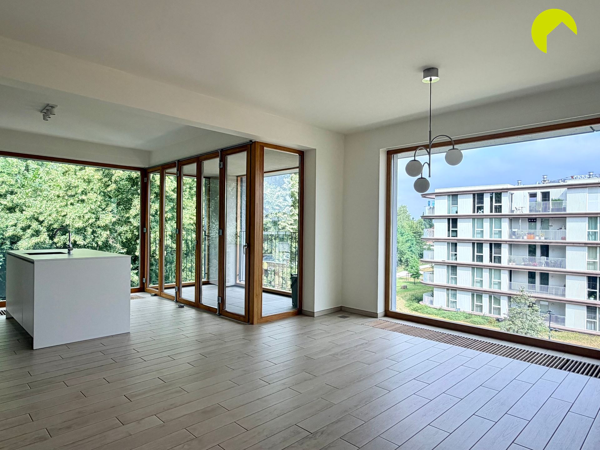 Luxe appartement in rustige woonwijk, omringd door groen! - foto 2