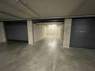 Ruime ondergrondse garagebox met sectionale poort, perfect gelegen in het centrum van Scherpenheuvel.Deze garagebox biedt altijd een gegarandeerde...
