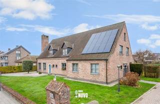 Prachtige villa met praktijk/kantoor op toplocatie in OpwijkBent u op zoek naar de perfecte combinatie van royaal wonen en professionele activiteit?...