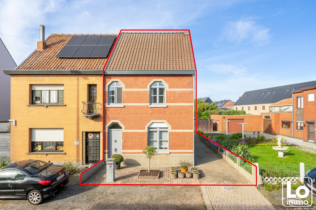 Te renoveren halfopen starterswoning met garagebox op makkelijk bereikbare locatie nabij het centrum van Desteldonk! - foto 1