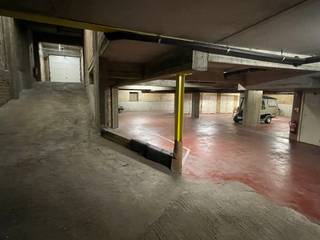 Staanplaats te huur op de hoek van de Lippenslaan en de Sebastiaan Nachtegaelestraat.Voor een bezoek kan je ons altijd contacteren...