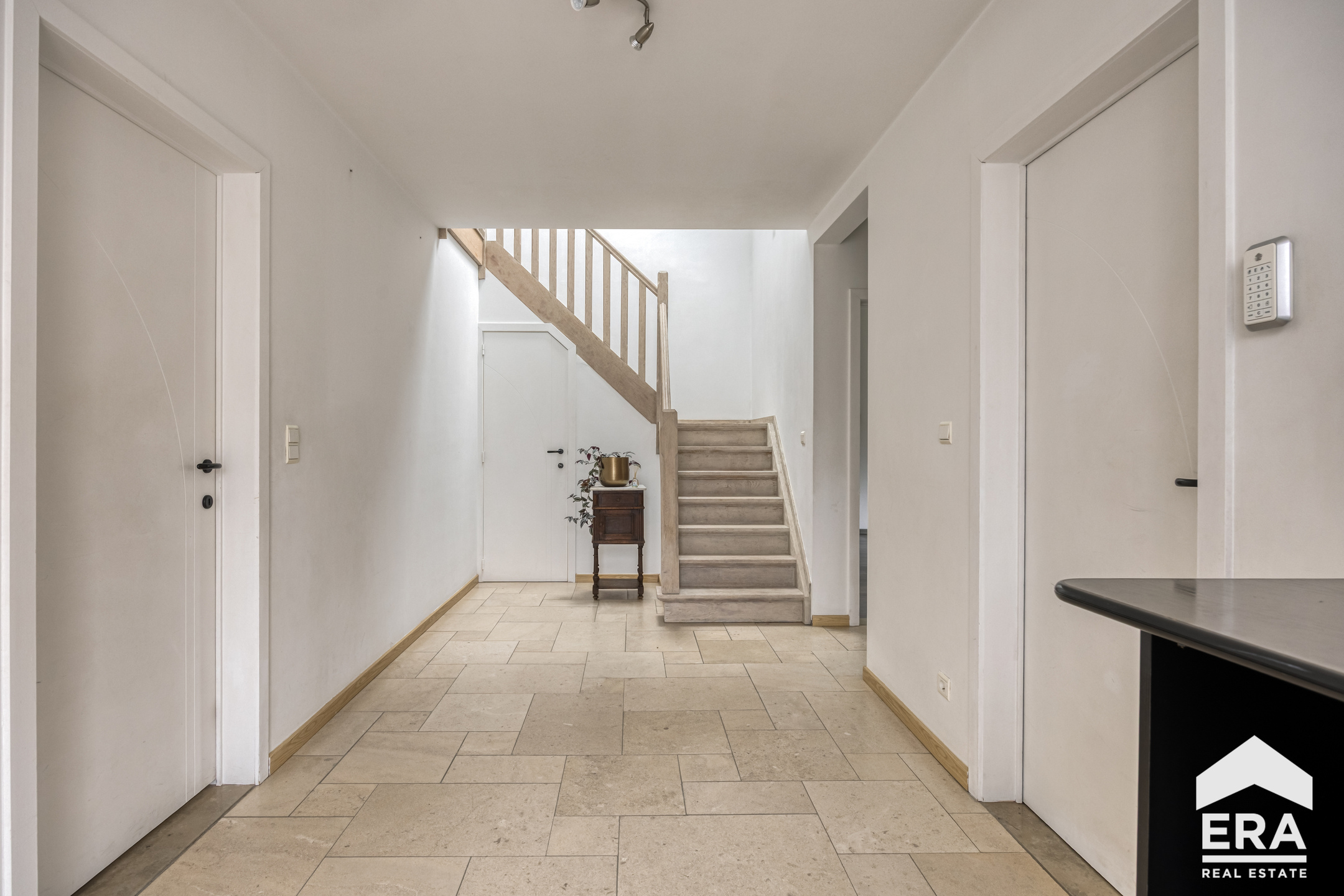 Instapklare ruime villa in een rustige woonwijk te Geel! - foto 4